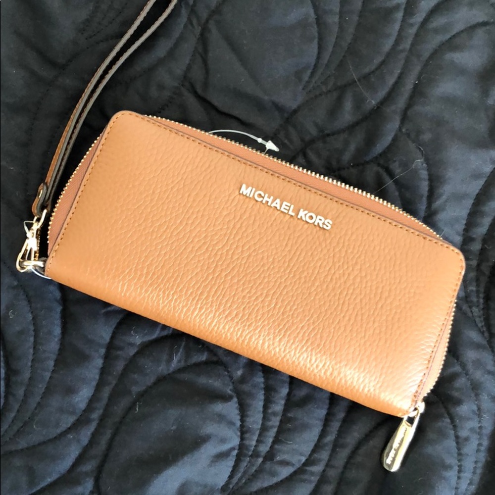 NWT Michael Kors Wristlet